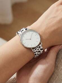 1枚女士时尚石英表，简约表盘，硅胶表带，适合日常休闲佩戴和时尚装扮，是生日、圣诞节、母亲节的理想礼物，也适合工作通勤和派对场合，是腕表爱好者的完美之选。 - 黑與白 - 查看 7