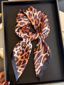 1条女士优雅复古豹纹轻薄方形仿丝围巾，波西米亚风休闲女士颈巾、披肩，轻薄舒适，适合春夏日常穿着和外出。 - 豹紋黑色 - 查看 5