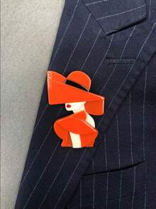 1件女士个性化卡通帽子头巾时尚眼镜亚克力胸针，手工制作夹克卡通肖像创意不对称小众翻领别针 - 女孩 - 查看 3