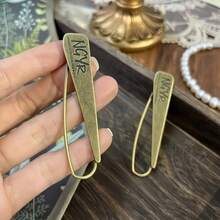 1pc Random Style Retro Pin Collection,Coat Clips, Shawl Pins, Shoe Pins, Sweater Pins, Hole-In-The-Wall Shoe Pins,High-End Classic Design, Ideal For Daily Commutes, Small Gatherings, Holiday Gifting - Multicolor - View 4