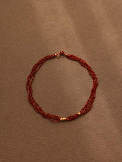 GOTAN AND VEENKA Collar de ágata roja con tono dorado y plateado inspirado en el estilo vintage | Diseño de múltiples hilos para una elegancia sencilla
