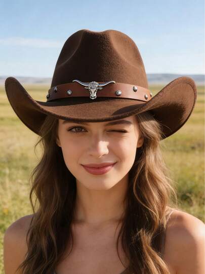 1顶男女通用西部牛仔帽，宽檐牛仔帽，柔软羊毛帽，咖啡色铆钉牛头装饰帽带，适合日常佩戴、户外聚会、会议、音乐节、婚礼季、骑行、情人节等场合。