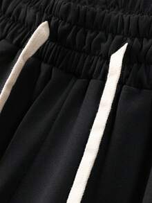 男士夏季短袖T恤短裤套装，个性化印花图案，时尚休闲外出装，带口袋，松紧腰抽绳裤，两件套，适合跑步、高尔夫、钓鱼、篮球、露营、健身、游泳和海滩等活动，是送给丈夫或男友的绝佳礼物。 - 黑色 - 查看 7