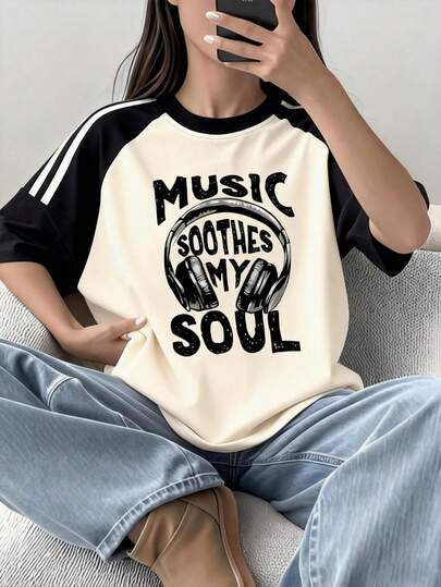 一件耳机图案印花短袖T恤，圆领休闲上衣，适合青少年女孩，夏季穿着，适合上学、度假、购物和聚会。