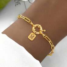 1件新款经典长方形镂空字母吊坠弹簧扣金色不锈钢回形针链手链，女士款 - 金黃色 - 查看 1