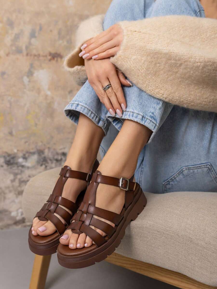 Sandals Plates, Brides Entrecroissing And Boucle Réglable, Semelle Crantée épaisse - Brown - View 1
