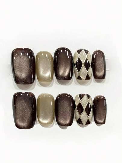 10pcs It's Named Brown Gold Harlequin. This Manicure Features A Rich, Metallic Brown And A Warm Champagne Gold Base, With A Standout Accent Nail Showcasing A Classic Harlequin Pattern In The Same Tones. The Glossy, Reflective Finish And Geometric Design Create A Sophisticated, Retro-Inspired Look-Perfect For Anyone Who Loves Elegant, Timeless Nail Art With A Touch Of Glamour.