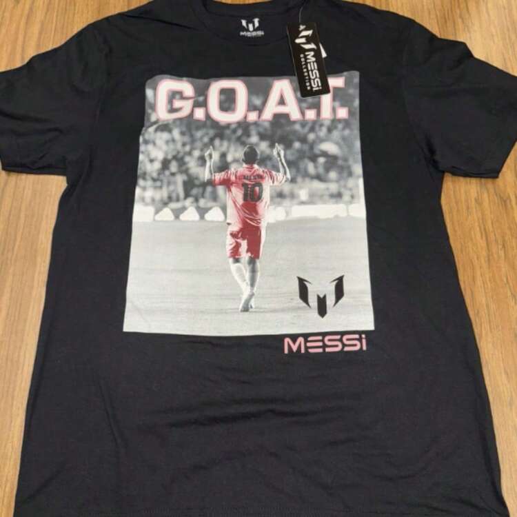 Messis G.O.A.T Tshirt Med Short Sleeve Old Navy Graphic Tee - màu đen - Xem 1