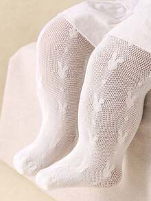 1双米色蝴蝶结踩脚袜，透气凉爽，适合女婴。舞蹈袜，是女婴生日派对的完美之选。适合0岁以上宝宝，也是圣诞节/感恩节的理想礼物。随机发货，图案为兔子/樱桃/蝴蝶结。 - 米色 - 查看 3