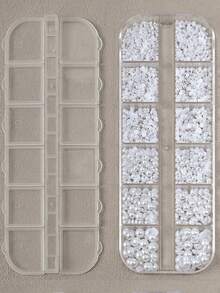 12格白色仿珍珠美甲装饰套装——包含3D和半圆形仿珍珠珠子、水钻和各种配件。这些可爱无味的“鱼子酱”仿珍珠颗粒形状和大小各异，从小到大应有尽有，是美甲爱好者的理想之选。 - 彩色 - 查看 10