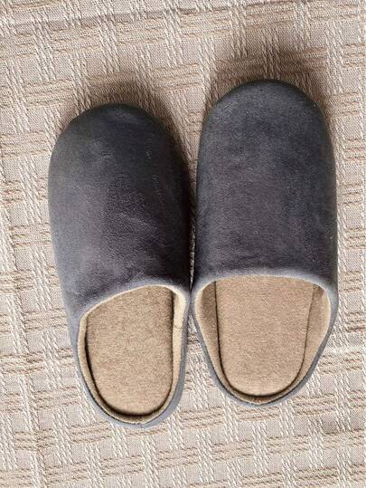 男士轻奢纯色家居拖鞋，春秋季轻便静音简约舒适平底鞋，适合卧室地板穿着，男女通用，四季皆宜。