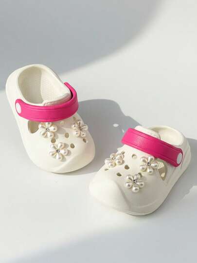 Nuevas zapatillas de estar por casa con decoración floral para niñas, color rosa y blanco, versátiles, elegantes, suaves y cómodas para usar tanto en interiores como en exteriores, apropiadas para primavera y verano