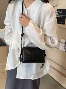 New Embossed Woven Camera Bag, Fashionable Versatile Shoulder Bag, Niche Lightweight Crossbody Bag, Knotted Strap Camera Bag - Black - View 2