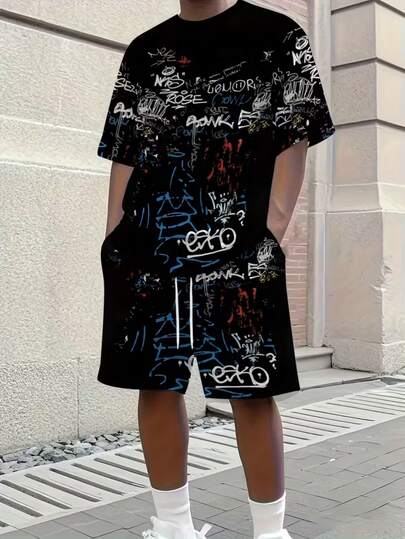 Bộ áo thun ngắn tay phong cách đường phố thường ngày dành cho nam giới được trang trí bằng các họa tiết graffiti đầy màu sắc, mang đến cho trang phục một cá tính mạnh mẽ và tính nghệ thuật, tạo nên một không khí đường phố thoải mái và phóng khoáng cho trang phục nam giới.