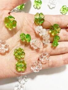 50颗3D亚克力三叶草形珠子（绿色和白色），三叶草珠子，透明绿色亚克力三叶草形珠子，不透明多面三叶草形圣帕特里克节散珠，散珠，多面亚克力三叶草珠子，不透明亚克力三叶草珠子，圣帕特里克节 - 彩色 - 查看 6