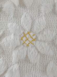 Bộ 1 vỏ gối trang trí mùa xuân hè màu trắng kem họa tiết hoa hướng dương, trang trí nhà nông thôn theo mùa, họa tiết hoa vàng hình trái tim, chất liệu lông giả mềm mại, họa tiết jacquard, thích hợp cho ghế sofa gia đình. - trắng - Xem 5