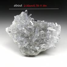 1 cụm tinh thể thạch anh trong suốt, 1 mẫu khoáng vật tự nhiên màu trắng, bao gồm 1 mẫu thạch anh hình kim trong suốt. Cụm hoa thạch anh trắng trong suốt tự nhiên, mẫu thạch anh Lemurian nguyên thủy, với lăng trụ đa giác lớn và đầu hoa Lemurian, hình thành thạch anh trắng, trang trí nhà kiểu Bohemian. - trắng - Xem 4