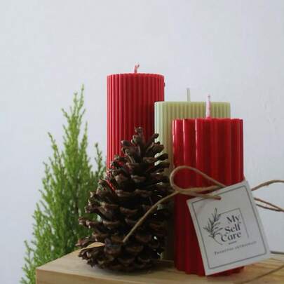 1pc Striped Pillar Candle, Width 1.97 Inches, Height 1.97-7.87 Inches, High Relief Cylindrical Modern Home Decor Handmade Soy Wax Unscented, Home Decor, Holiday, Tabletop Decor, Party Use (Red)