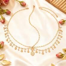 Một chiếc mũ đội đầu hình vỏ sò kiểu Bohemian sành điệu với kim loại, tua rua đính đá và mặt dây chuyền hình tròn không đều. Hoàn hảo cho các cô gái dự dạ hội, đám cưới, tiệc tùng, tụ họp và làm quà tặng cho bạn bè trong dịp Eid Al-Fitr. Phụ kiện tóc tua rua nhiều lớp đính đá lấp lánh kiểu Âu và Mỹ dành cho các cô gái, dây chuyền hình vỏ sò hình học. - Nhiều màu - Xem 11