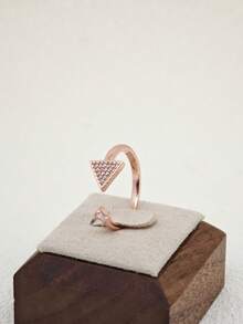 1枚极简主义锆石三角形开口戒指，适合女性佩戴 - 玫瑰金 - 查看 1