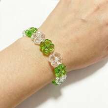 50颗3D亚克力三叶草形珠子（绿色和白色），三叶草珠子，透明绿色亚克力三叶草形珠子，不透明多面三叶草形圣帕特里克节散珠，散珠，多面亚克力三叶草珠子，不透明亚克力三叶草珠子，圣帕特里克节 - 彩色 - 查看 1