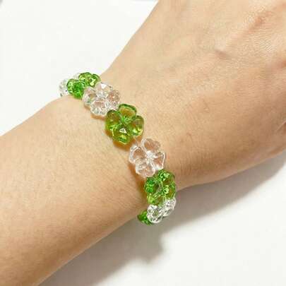 50pcs 3D Acrylic Clover Shaped Beads (Green And White), Clover Beads, Transparent Green Acrylic Clover Shaped Beaded, Opaque Multi-Faceted Clover Shaped Patrick's Day Loose Spacer Beads, Bulk Beads, Multi-Faceted Acrylic Clover Beads, Opaque Acrylic Clover Beads For St. Patrick's Day