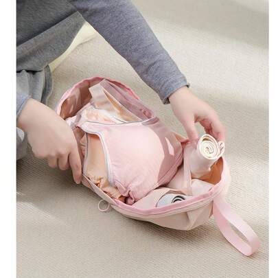 1个蜂蜜女孩风格文胸收纳袋，轻便易携，多隔层设计，高效收纳文胸和内裤，可手提或悬挂，是旅行和居家收纳的理想之选，米色，拉链封口，文胸收纳袋