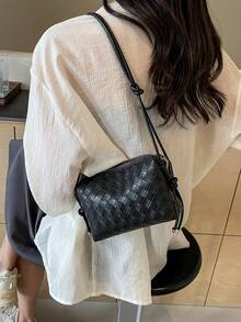 New Embossed Woven Camera Bag, Fashionable Versatile Shoulder Bag, Niche Lightweight Crossbody Bag, Knotted Strap Camera Bag - Black - View 4