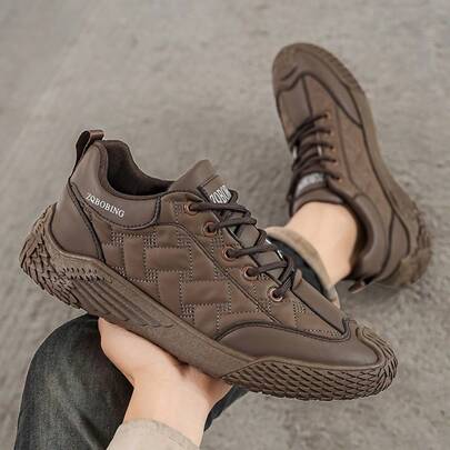 1双男士原创低帮时尚运动鞋，采用织物和PU鞋面，厚底，柔软透气的EVA鞋垫，橡胶外底，圆头设计，舒适休闲鞋，适合所有季节。