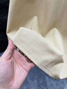 Bộ đồ nam SU ER gồm áo thun ngắn tay cổ tròn in họa tiết và quần short có dây rút, kiểu dáng thường ngày. - Màu be - Xem 5