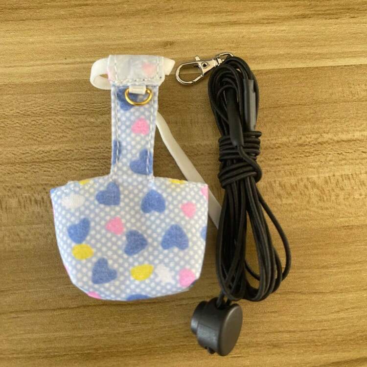鹦鹉飞行服，适用于小型鹦鹉、玄凤鹦鹉、凤头鹦鹉、金丝雀、爱情鸟等。舒适的背带配有尿布，适合宠物训练和户外活动（随机图案）。 - 查看 12