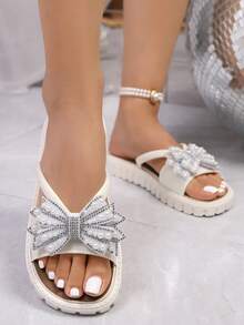 Dép bệt nữ, dép thời trang một chữ, dép đi biển màu trơn đính đá và nơ dành cho nữ. - Màu be - Xem 3