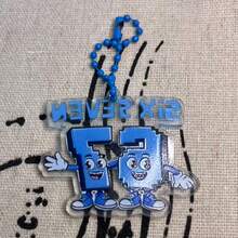 当67像素风格与流行文化玩具的基因相遇，这只蓝白相间的小怪兽便从游戏屏幕跃入现实。它怀旧的马赛克设计，搭配动感十足、伸展开来的双臂，仿佛随时准备给你一个像素风的拥抱。 - 彩色 - 查看 3