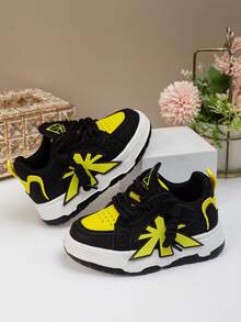 1双返校休闲时尚儿童运动鞋，采用PU皮革拼接鞋面，柔软舒适，轻便易穿脱，适合室内、室外、玩耍和运动场合。 - 黃色 - 查看 5