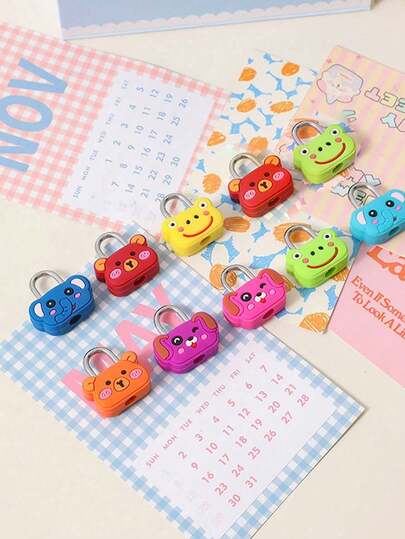 4款可爱卡通动物挂锁带钥匙 - 便携式旅行行李锁，适用于行李箱、背包、健身包和储物柜，坚固的金属结构，是旅行者、通勤者和户外爱好者的理想之选，时尚的行李保护，也适用于学校体育馆储物柜、运动储物柜、围栏、工具箱、门、盒子、储物箱等，是圣诞节和复活节的理想礼物。