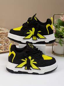 1双返校休闲时尚儿童运动鞋，采用PU皮革拼接鞋面，柔软舒适，轻便易穿脱，适合室内、室外、玩耍和运动场合。 - 黃色 - 查看 1