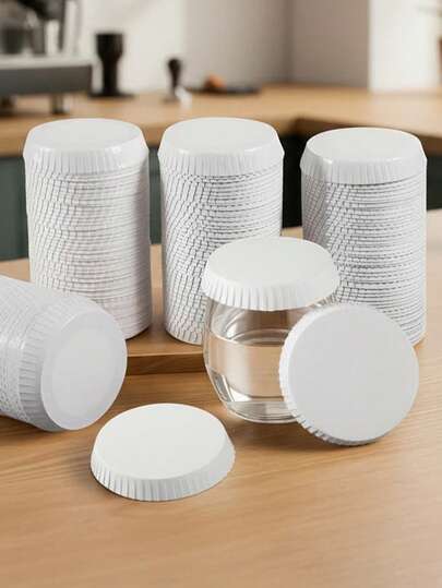 50/100个装白色纸杯盖，圆形花纹杯口，干净美观，使用方便。防漏密封盖，适用于咖啡杯、酸奶杯、甜点杯，派对用品。一次性白色花纹纸杯盖，圆形防漏，适用于咖啡杯、酸奶杯、甜点杯，散装包装，烘焙爱好者的必备！高端外观，方便实用。