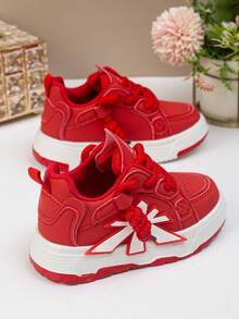 1双返校休闲时尚儿童运动鞋，采用PU皮革拼接鞋面，柔软舒适，轻便易穿脱，适合室内、室外、玩耍、运动等各种场合。 - 紅色 - 查看 5
