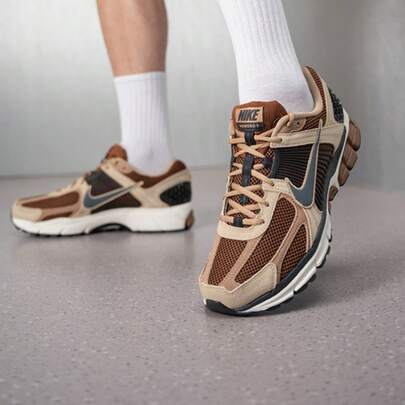  男鞋NIKE ZOOM VOMERO 5運動休閒鞋