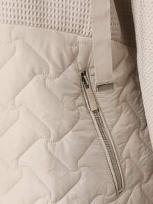 Áo khoác nữ dáng rộng có mũ, thích hợp cho mùa chuyển tiếp, khóa kéo, chất liệu vải nylon-polyester chần bông, mũ có dây rút điều chỉnh, túi zip bên hông, áo khoác nhẹ kiểu đô thị, dáng rộng, có lớp lót. - Kem - Xem 5