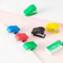 1pc Portable Mini Stapler Keychain - A Cute And Creative File And Document Organization Accessory, Portable Cartoon Mini Stapler Set, Staples, Mini Stapler, Compact Easy-To-Use Mini Stapler, Small Stapler Set, Labor-Saving Stapler, Suitable For Students And Office Use - Mini Stapler - View 5
