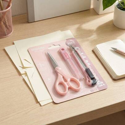 Kit De Papelaria 3 Peças Em Cores Morandi Tons Pastel Para Estudantes Incluindo Tesoura Escolar De Segurança Com Ponta Arredondada Estilete Portátil E Caneta Estilete De Precisão Conjunto Multifuncional Para Artesanato DIY Scrapbook E Uso Em Escritório Ferramentas Criativas Para Corte E Recorte Embalagem Medindo 18.5cm x 14cm