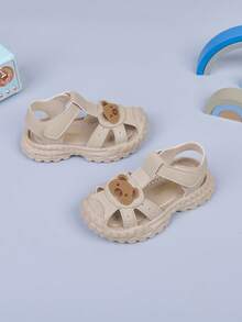 夏季时尚百搭婴儿凉鞋，可爱小熊设计：鞋头饰有3D小熊贴片，柔软可爱，瞬间吸引孩子和家长的目光。 - 卡其色 - 查看 3