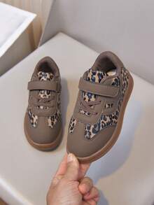 1 Pair Children's Flat Shoes, Hook And Loop Design For Easy Wear - Brown - View 7