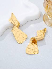 1 Paar übertriebene goldene asymmetrische Hohlohrringe für Frauen - Goldene, unregelmäßig geknotete Ohrringe - Übersicht 3