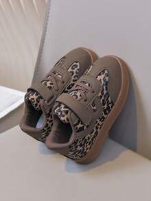 1 Pair Children's Flat Shoes, Hook And Loop Design For Easy Wear - Brown - View 8