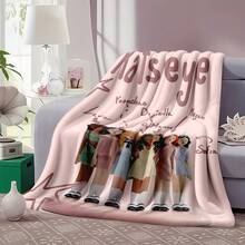 1PC KATSEYE Movie Poster Flannel Throw Blanket 50"X60" (Multiple Sizes) - Pink Filter Group Portrait & Directed By HYBE, Tapestry Wall Hanging, Room Decor, Perfect For Sofa, Bed, Office, Movie Poster Gift - multicolour 13 - 查看 5