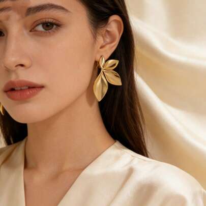 1 Đôi bông tai thiết kế hoa lá trơn mịn mới năm 2026, thời trang, tối giản, thanh lịch, dành cho nữ, thích hợp đeo hàng ngày, làm quà tặng phụ kiện, thích hợp cho sự kiện Ramadan.