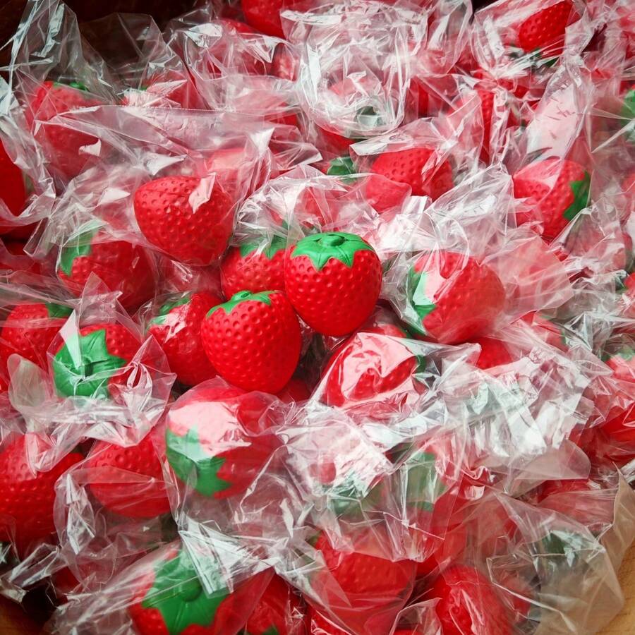 慢回弹草莓玩具，香味卡通挤压减压玩具 - 彩色 - 查看 1