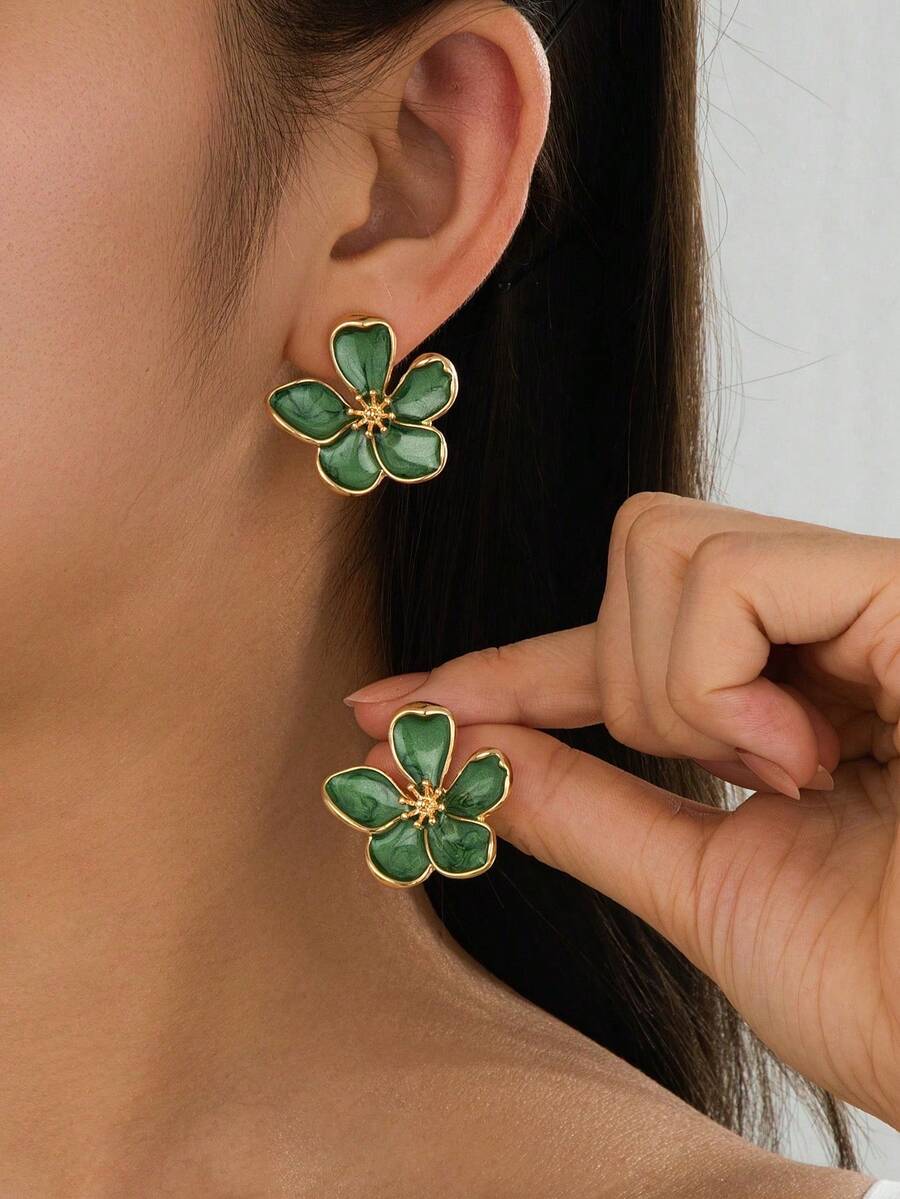 一对优雅法式绿色珐琅不对称五瓣花耳环，浪漫结婚礼物，适合日常佩戴、约会、订婚，精致情侣珠宝礼物 - 綠色 - 查看 1